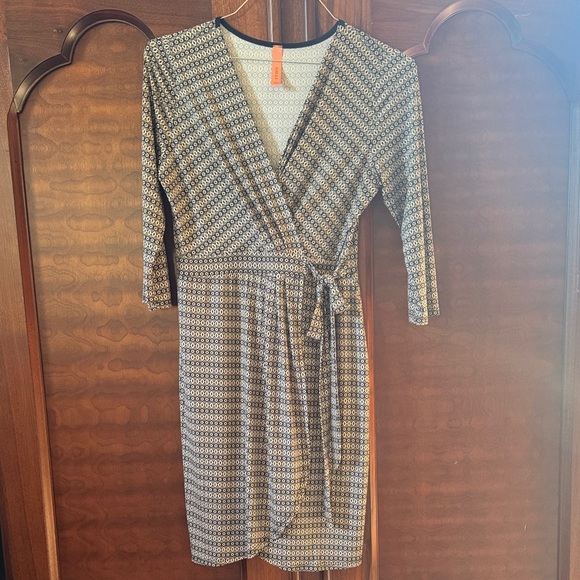 Gilli Geometric Long Sleeve Wrap Dress - Picture 1 of 3